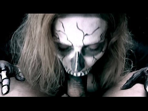 ❤️ Demon jente suger kuk med sin svarte munn og svelger cum. ❤️ Vakker porno ved no.pornovore.ru ﹏