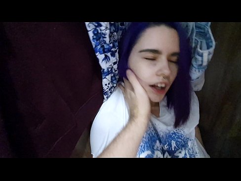 ❤️ Fant min søster i skapet og hjalp henne med å komme ❤️ Vakker porno ved no.pornovore.ru ﹏